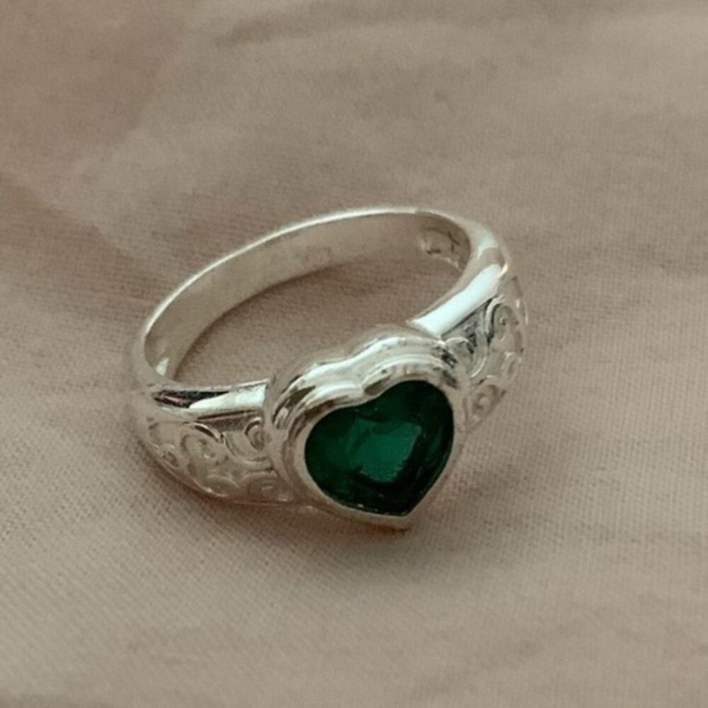 Evry Jewels Silver Tone Emerald Green Heart Gem Princessring